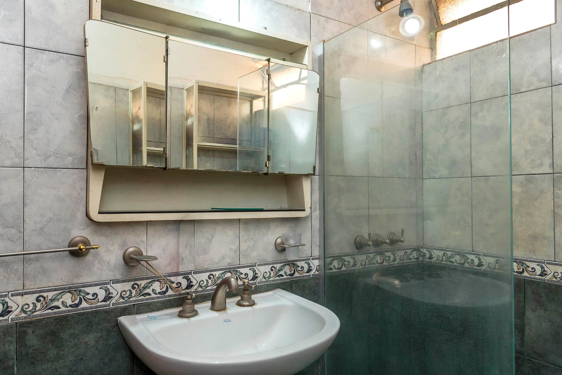 CASA EN VENTA C/ COCHERA + 3 DEPTOS EN MACROCENTRO - foto 14