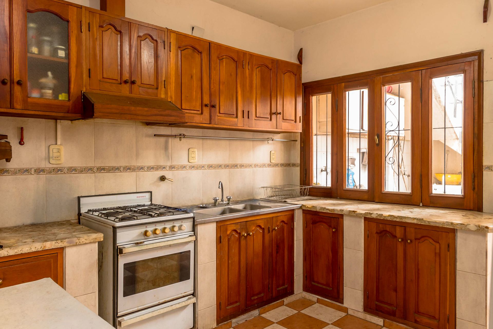 CASA EN VENTA C/ COCHERA + 3 DEPTOS EN MACROCENTRO - foto 9