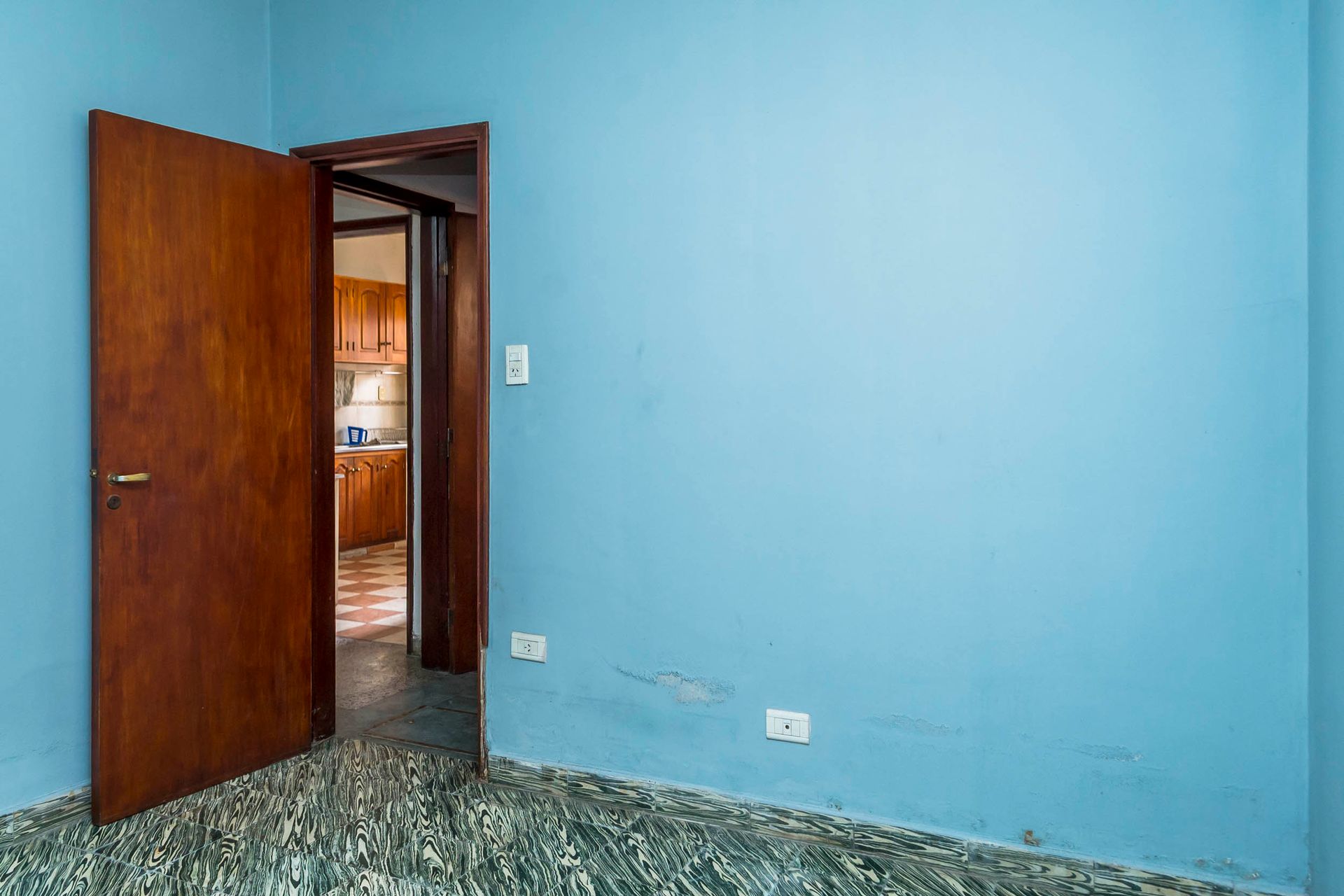 CASA EN VENTA C/ COCHERA + 3 DEPTOS EN MACROCENTRO - foto 11