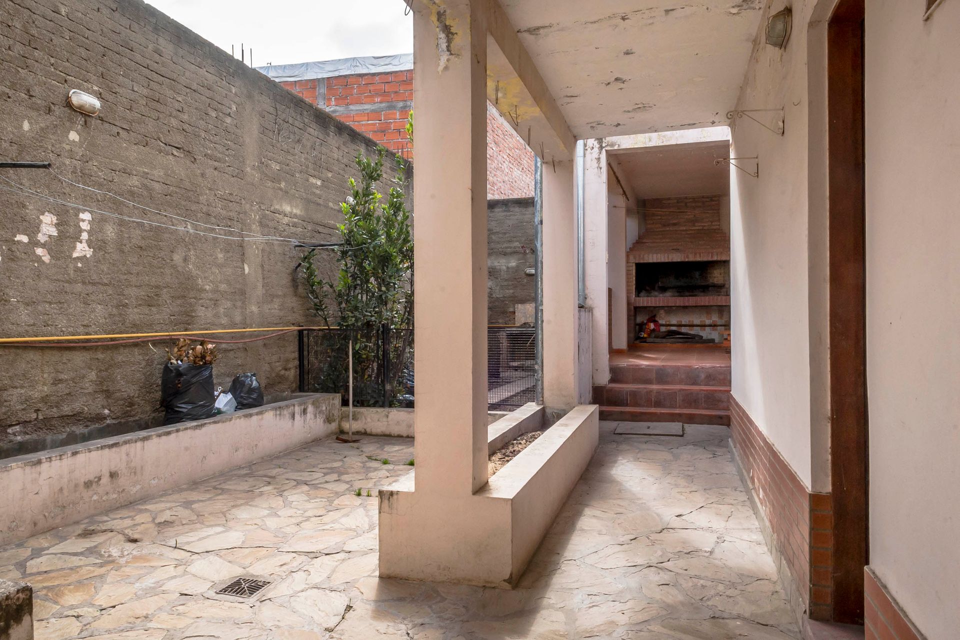 CASA EN VENTA C/ COCHERA + 3 DEPTOS EN MACROCENTRO - foto 19