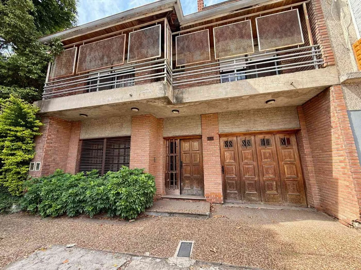 Casa en venta en Quilmes, foto 2