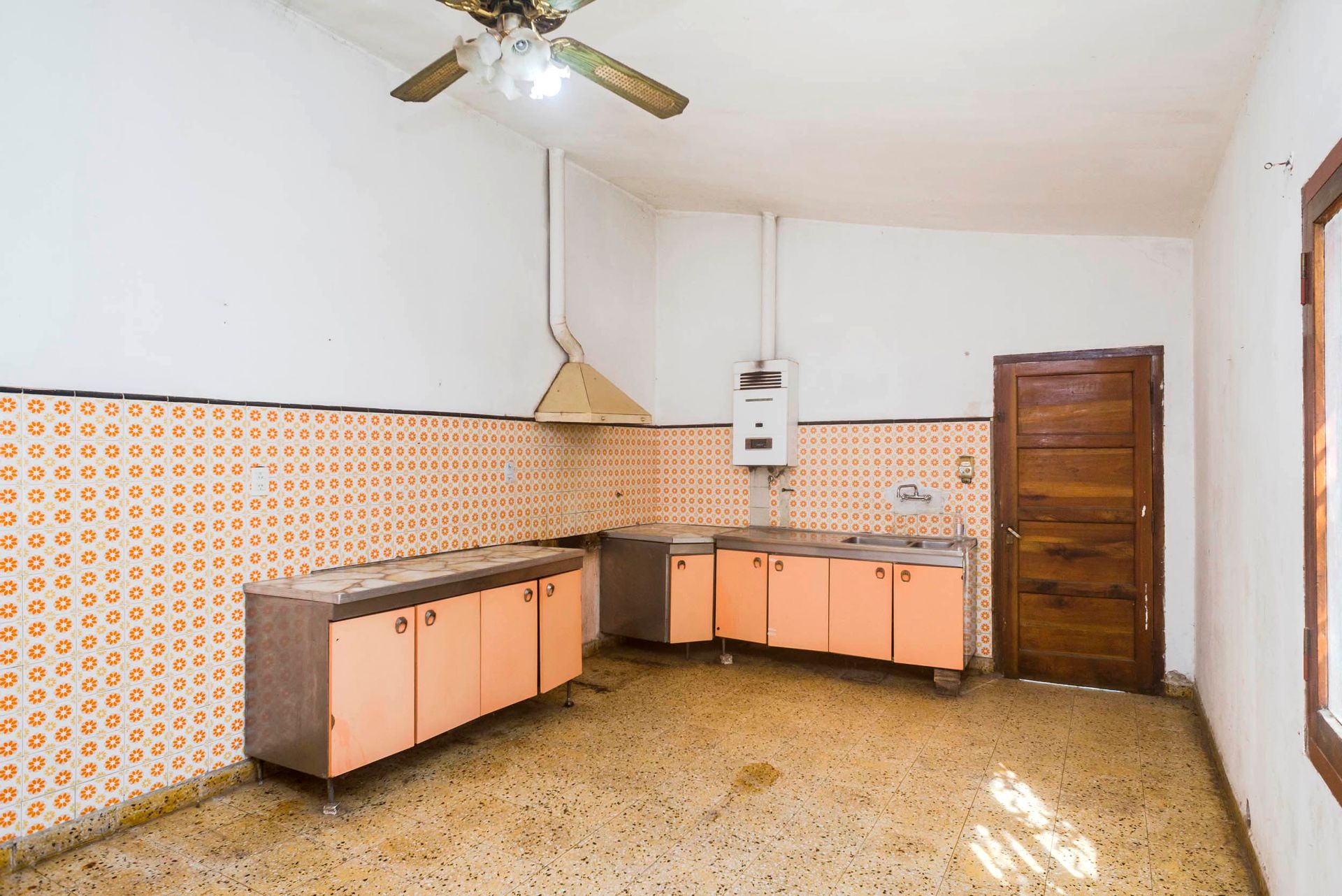 CASA EN VENTA CON GALPON SOBRE RN 68 CERRILLOS - foto 18