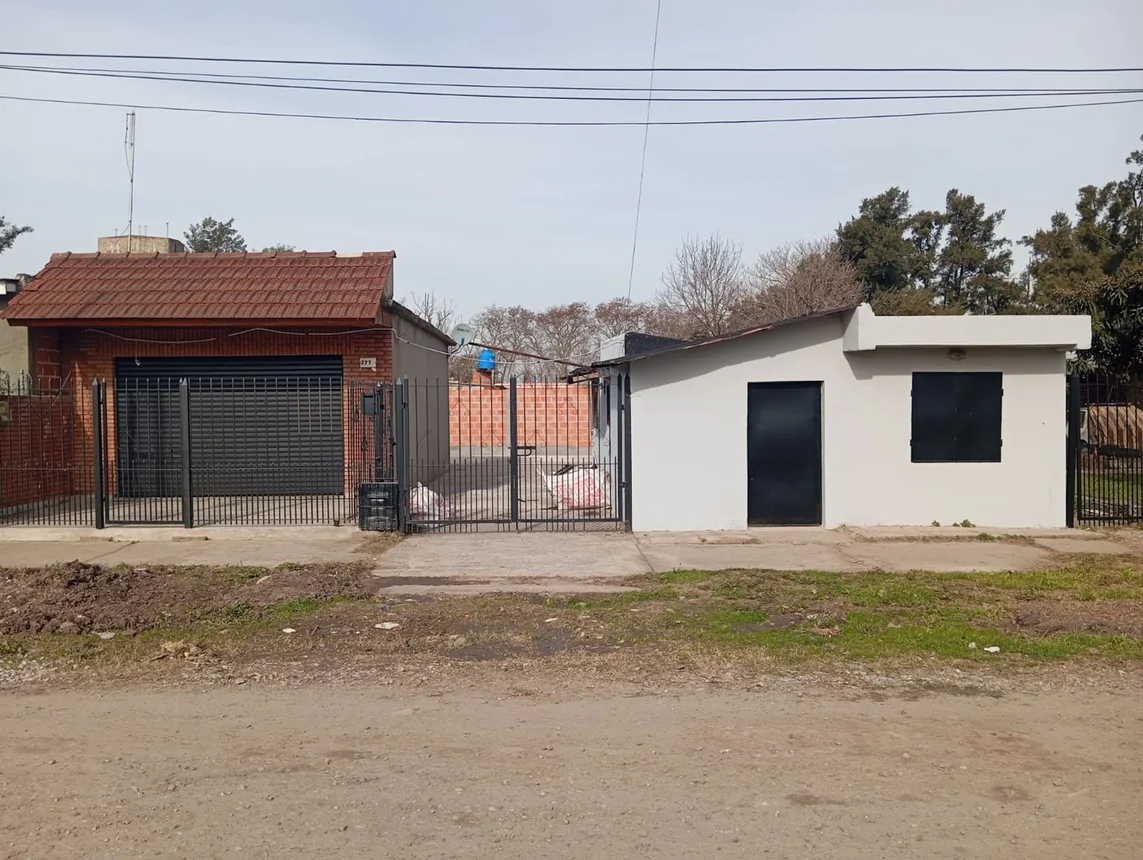 Casa de 3 ambientes en venta en Burzaco, Miguel Diomede 2700