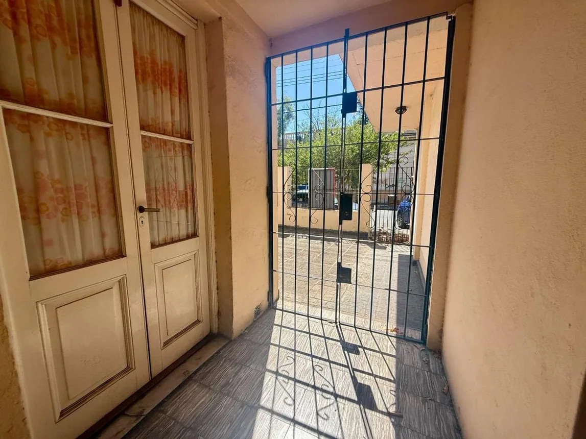 Casa en venta en Quilmes, foto 2