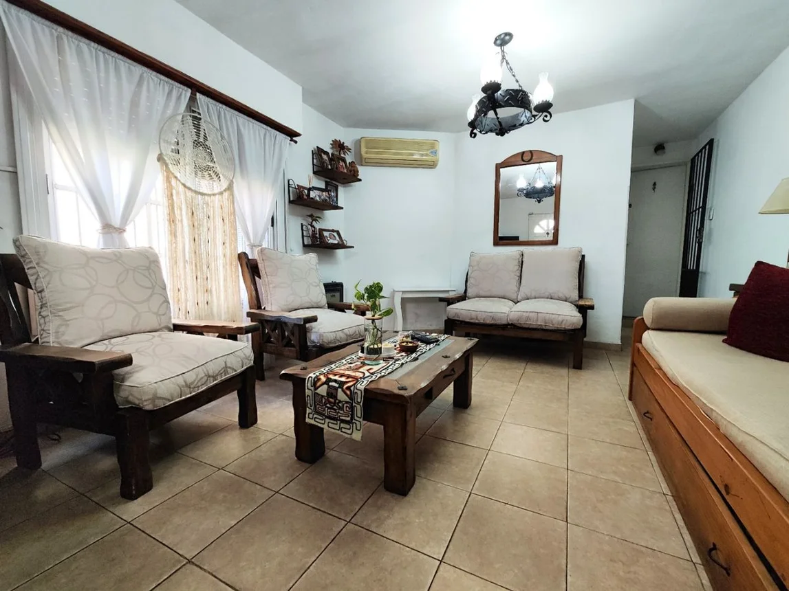Casa de 6 ambientes en venta en Ciudadela, Falucho 1100