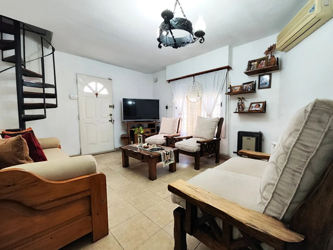 Casa de 6 ambientes en venta en Ciudadela, Falucho 1100, foto 2