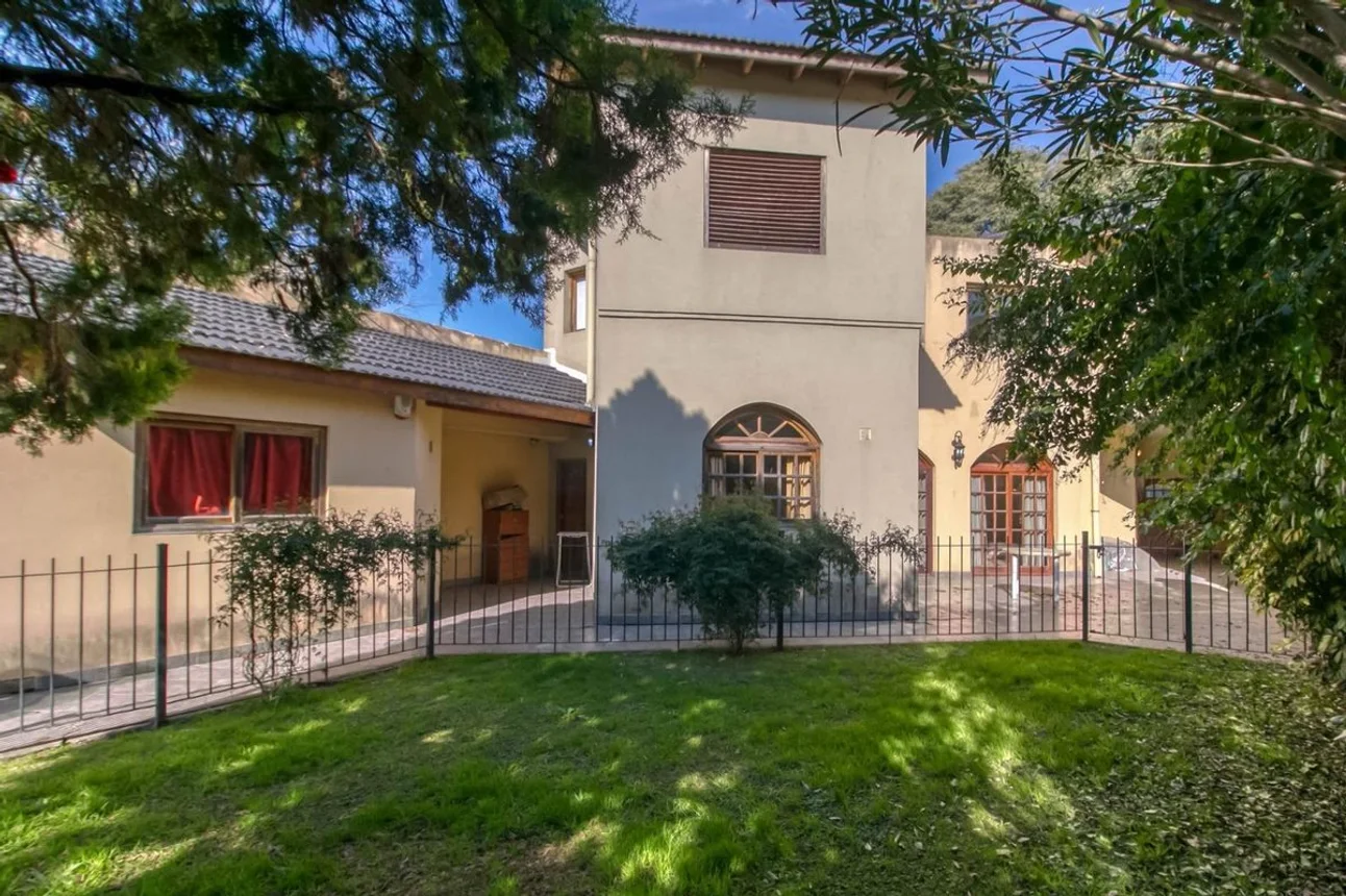 Casa de 8 ambientes en venta en Manuel B. Gonnet, 25 E/ 495 y 496 3600, foto 2