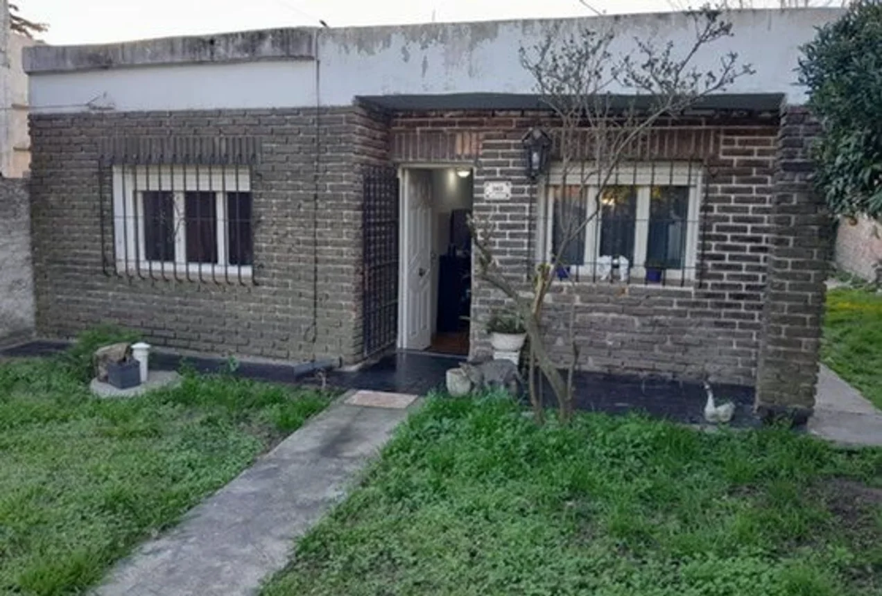 Casa en venta en Longchamps, Presidente Rivadavia 100