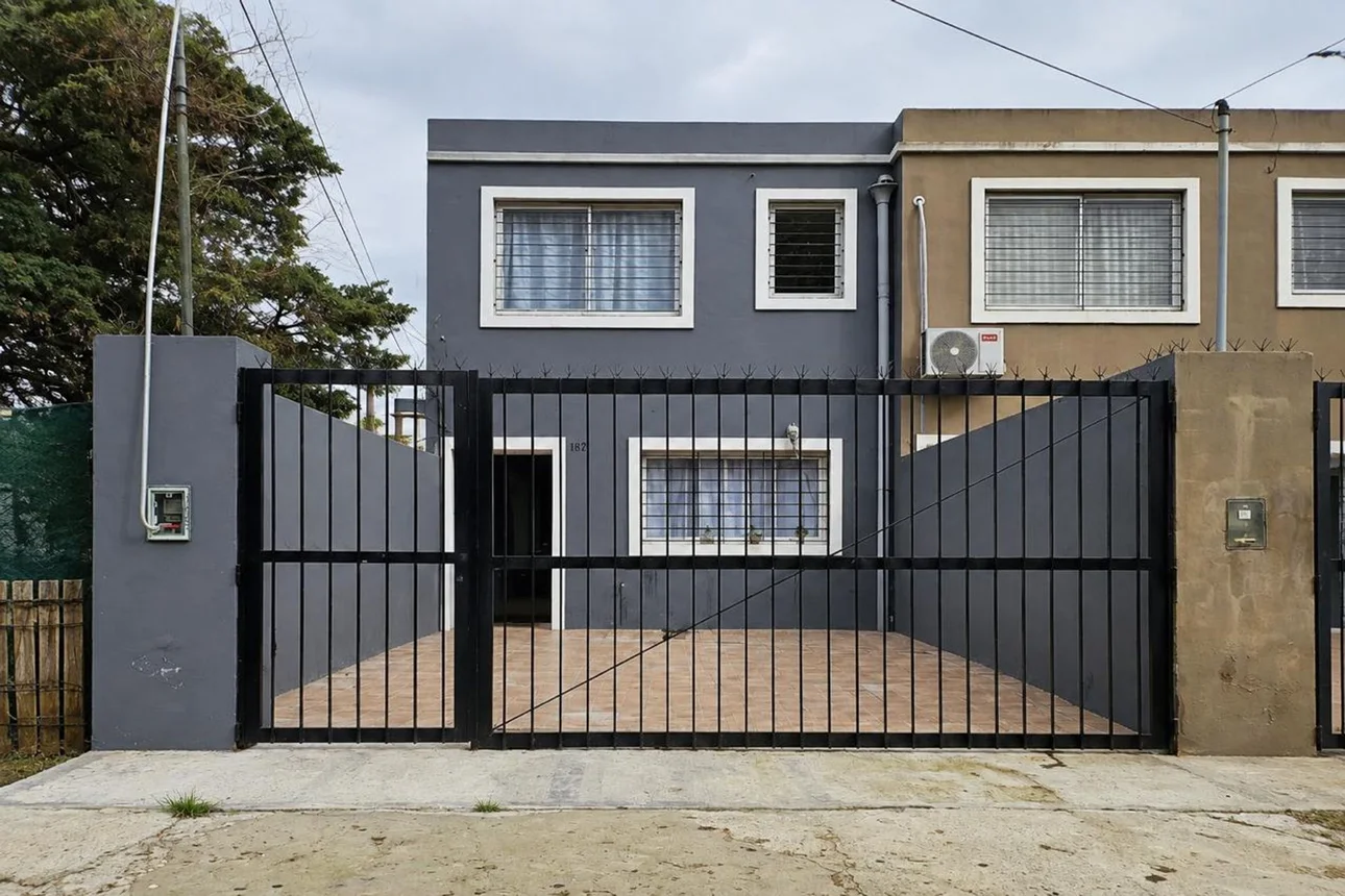 Venta de casa en pilar triplex 3 dormitorios, foto 1
