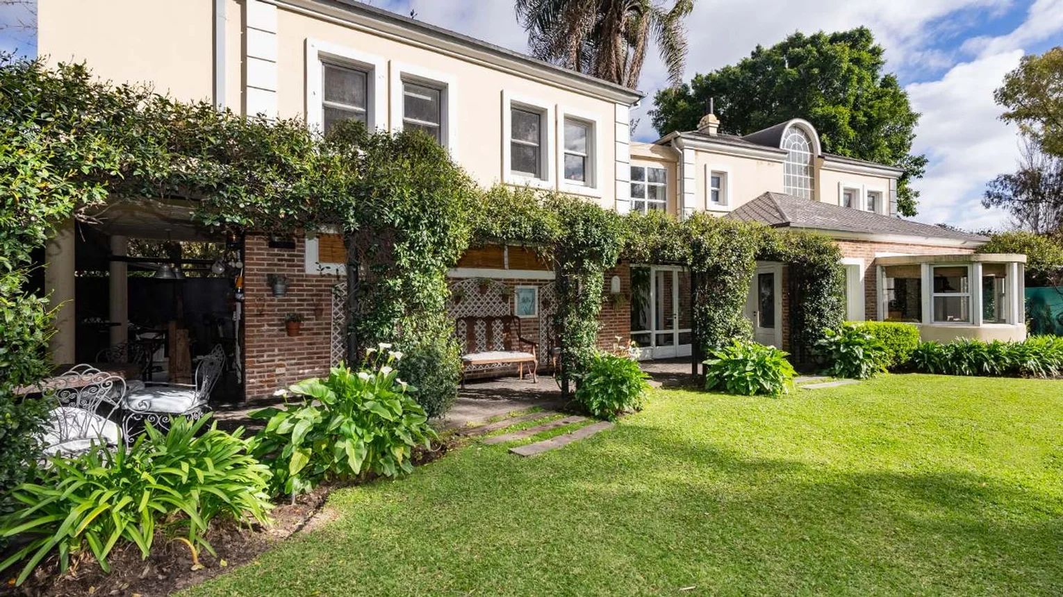 Casa de 10 ambientes en venta en Don Torcuato, Quintanilla 800