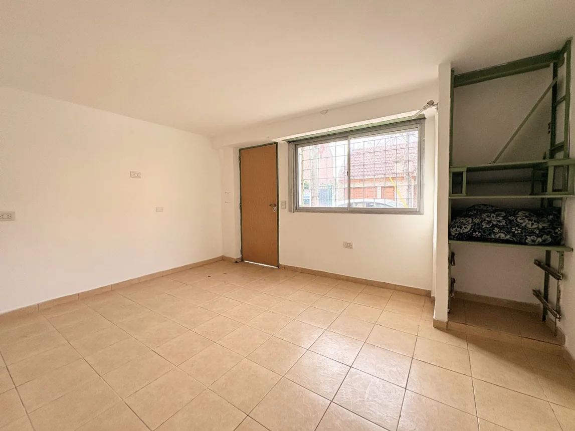 Casa de 5 ambientes en venta en Villa Maipú, Las Heras 2300, foto 2