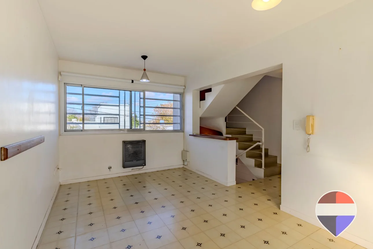Tríplex de 3 ambientes en venta en La Plata, Calle 73 E/ 17 y 18 1100