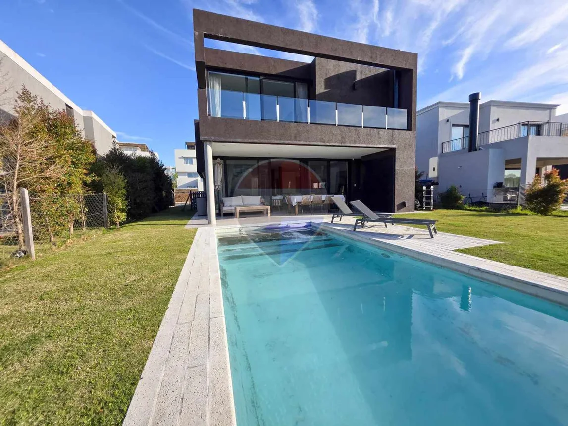 Casa de 5 ambientes en venta en Nordelta, Boulevard los Castaños 300
