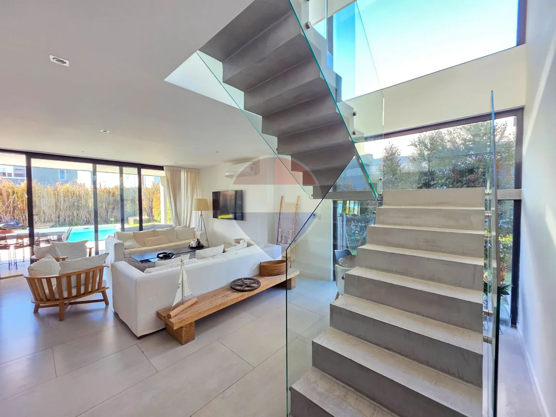 Casa de 5 ambientes en venta en Nordelta, Boulevard los Castaños 300, foto 2