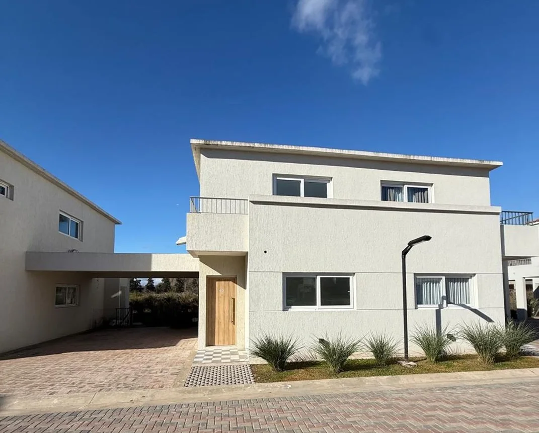 Casa dúplex de 3 ambientes en venta en Pilar, Chic Village  - Joaquin Gonzalez 1800