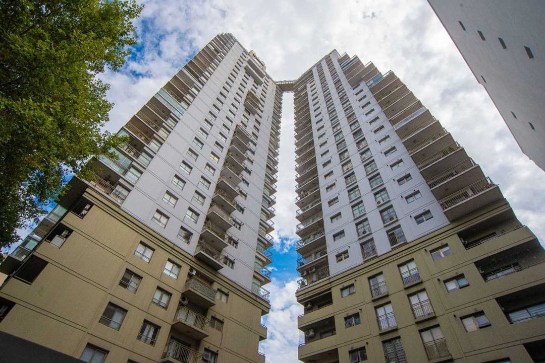 VENTA COMPLEJO SOLARES 3 AMBIENTES CON COCHERA