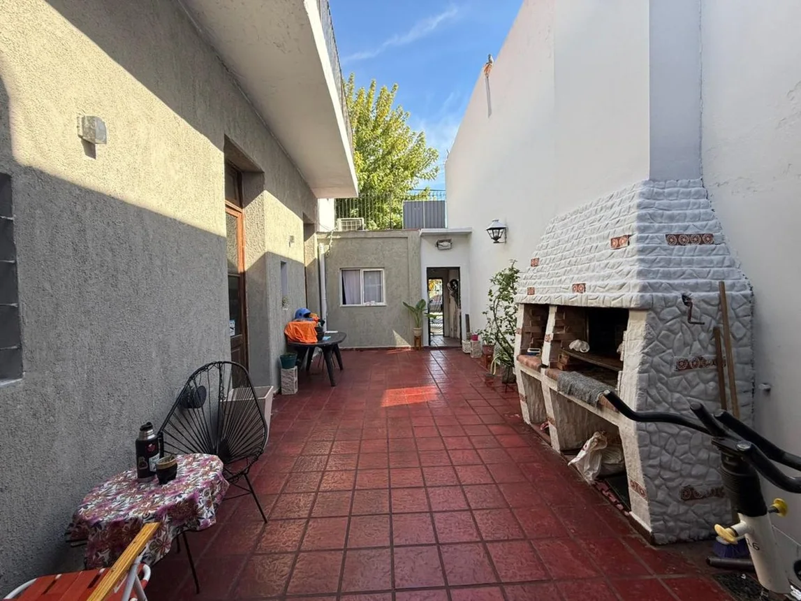 Casa de 5 ambientes en venta en Parque Patricios, Luna 300