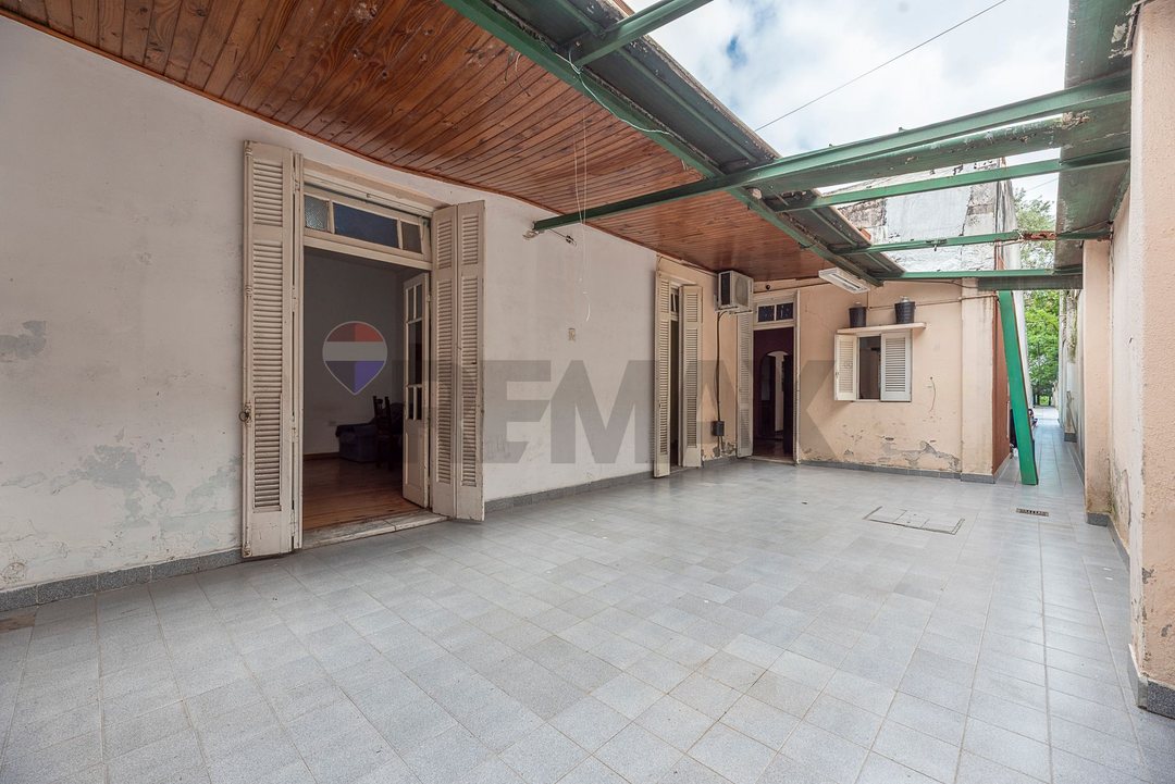 VENTA CASA 6 AMB EN SARANDÍ - COCHERA - JARDÍN