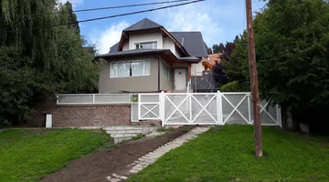 Casa con anexo Monoambiente en alquiler permanente