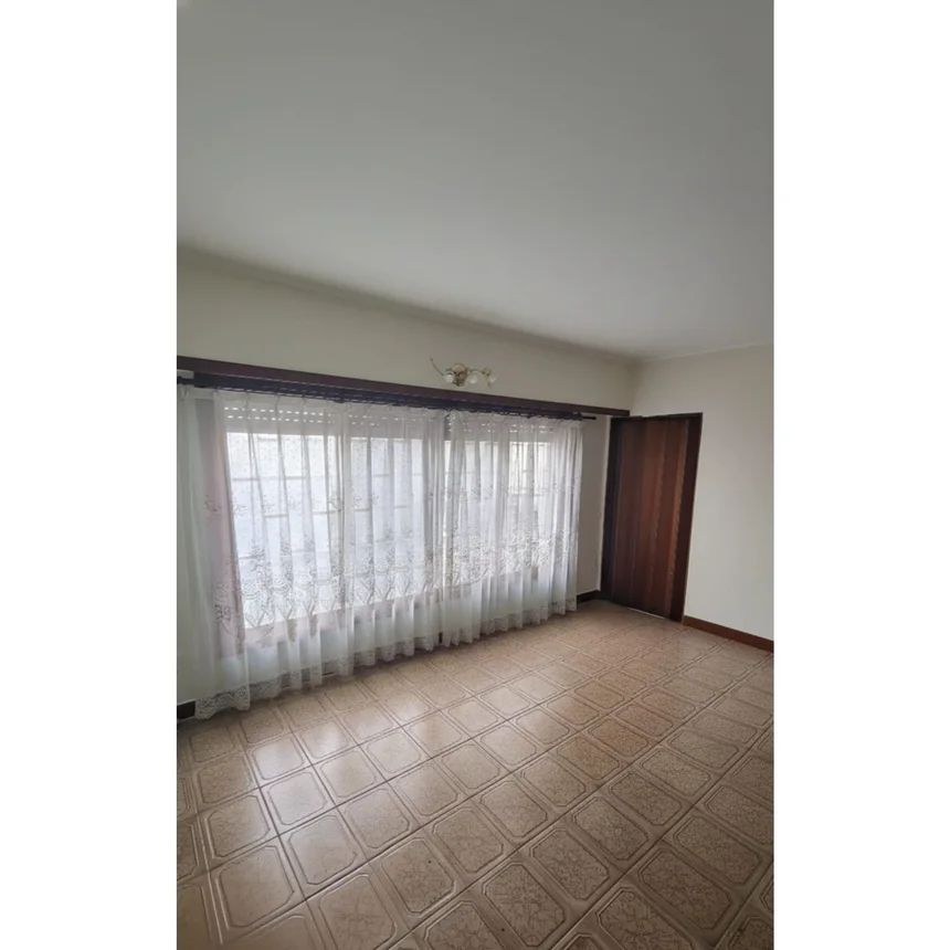 Casa dúplex de 6 ambientes en venta en Monte Chingolo, General Guido 3500, foto 3