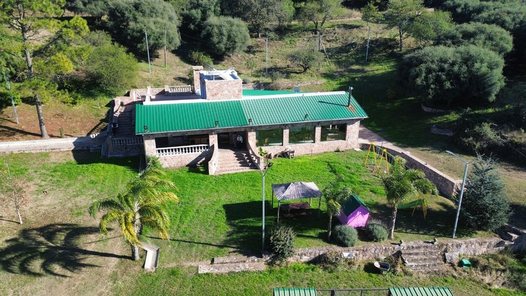 CASA  EN VENTA DE PIEDRA  11 HECTÁREAS EL PUEBLITO