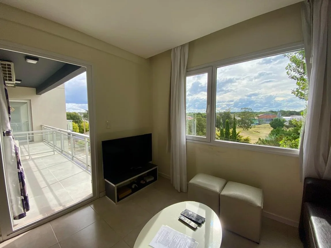 Departamento de 2 ambientes en venta en Pinamar, Av. Shaw 800