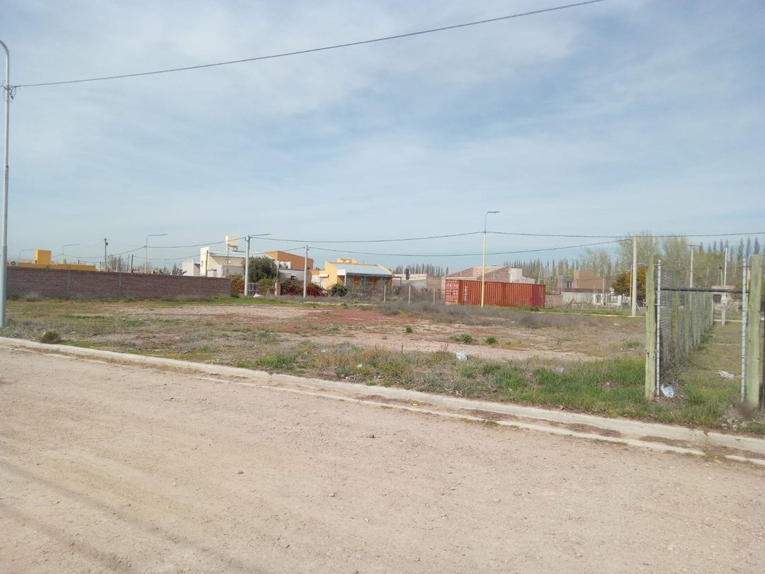 VENTA DE LOTE CON SALIDA A DOS CALLES