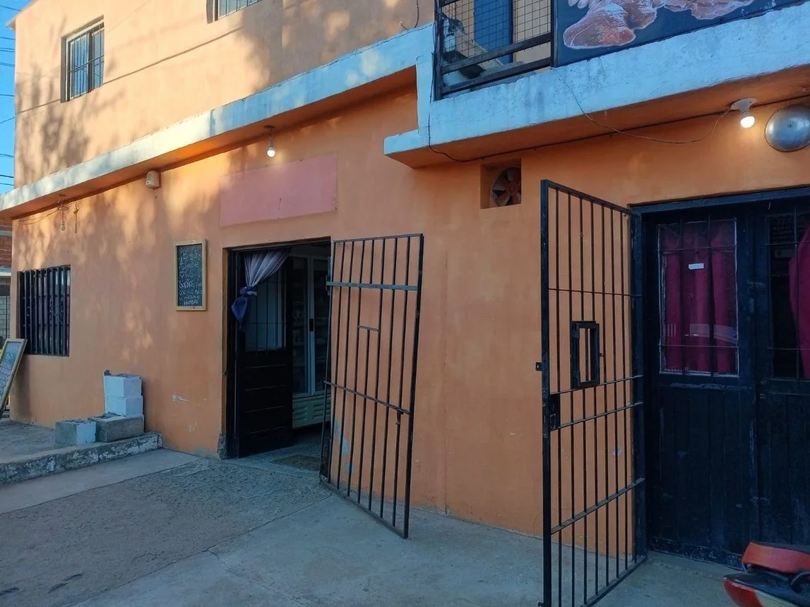 Se vende 3 locales + departamento de 2 dormitorios, foto 2