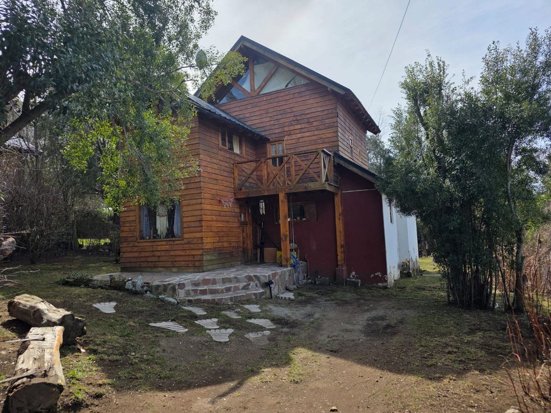 CASA DE 3 DORMITORIOS + ALTILLOS Y ESTUDIOS