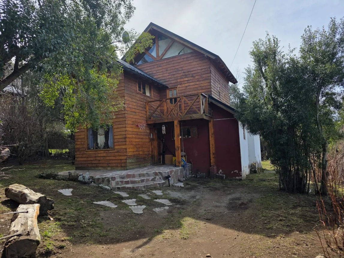 Casa de 7 ambientes en venta en San Carlos de Bariloche, Perro Negro 15600