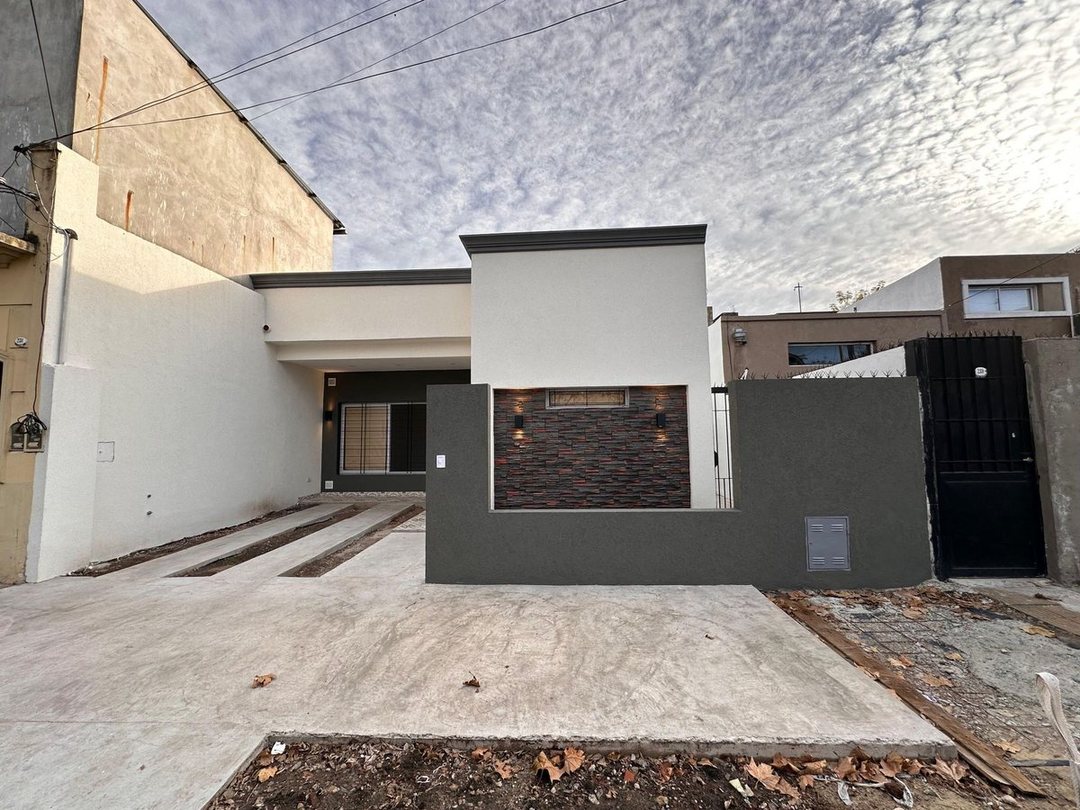 VENTA CASA 3 AMB A ESTRENAR ITUZAINGO SUR