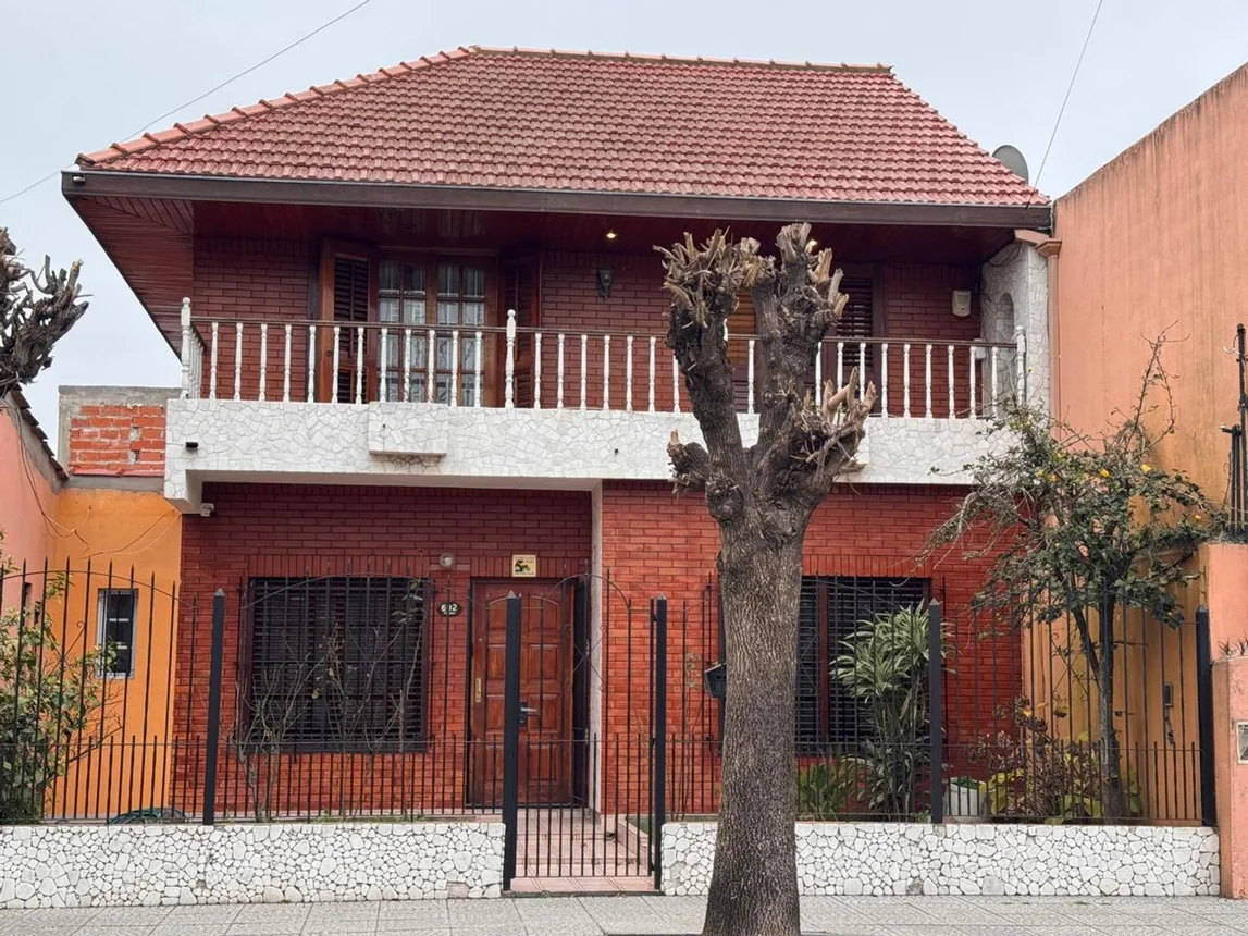 Casa dúplex en venta en Banfield