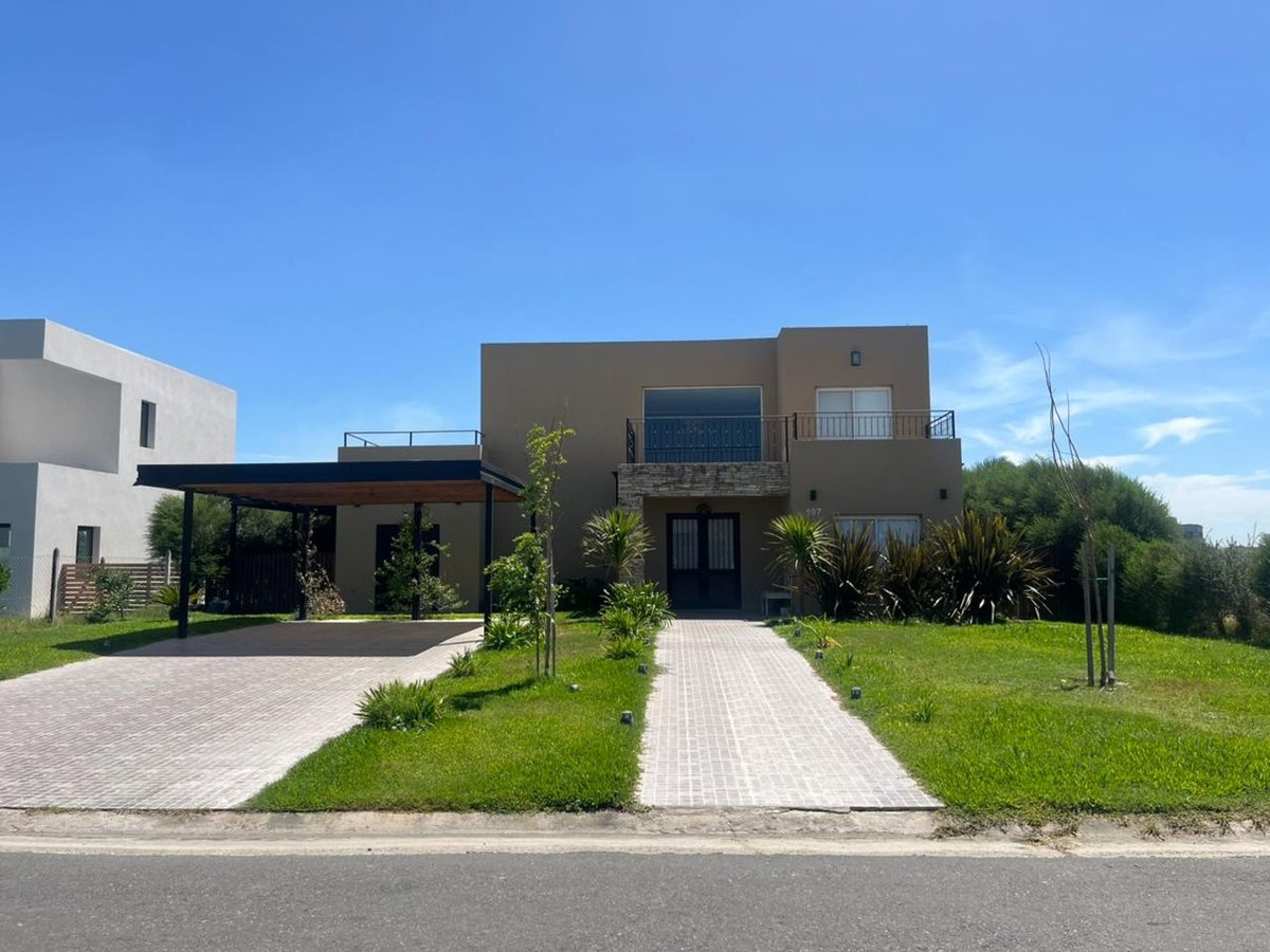 CASA EN VENTA SAN SEBASTIAN
