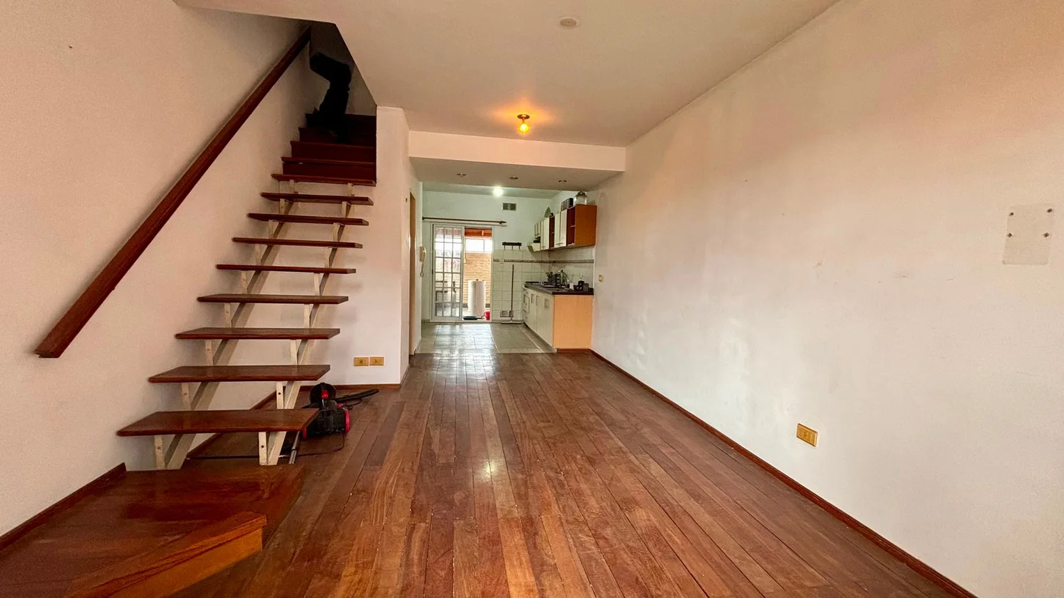 Dúplex de 3 ambientes en venta en Berazategui, 23 0