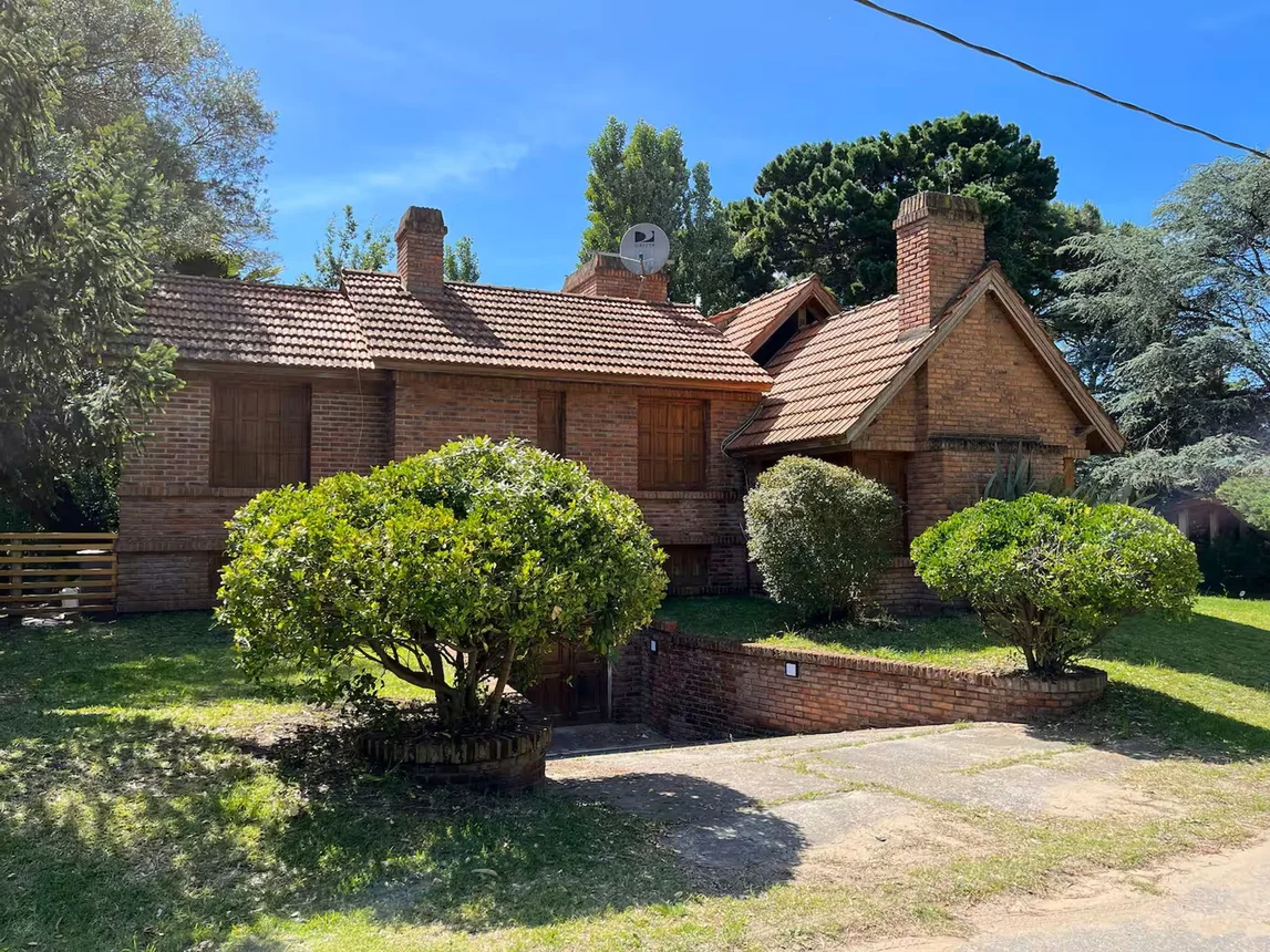 Casa en venta en pinamar zona iglesia, foto 2
