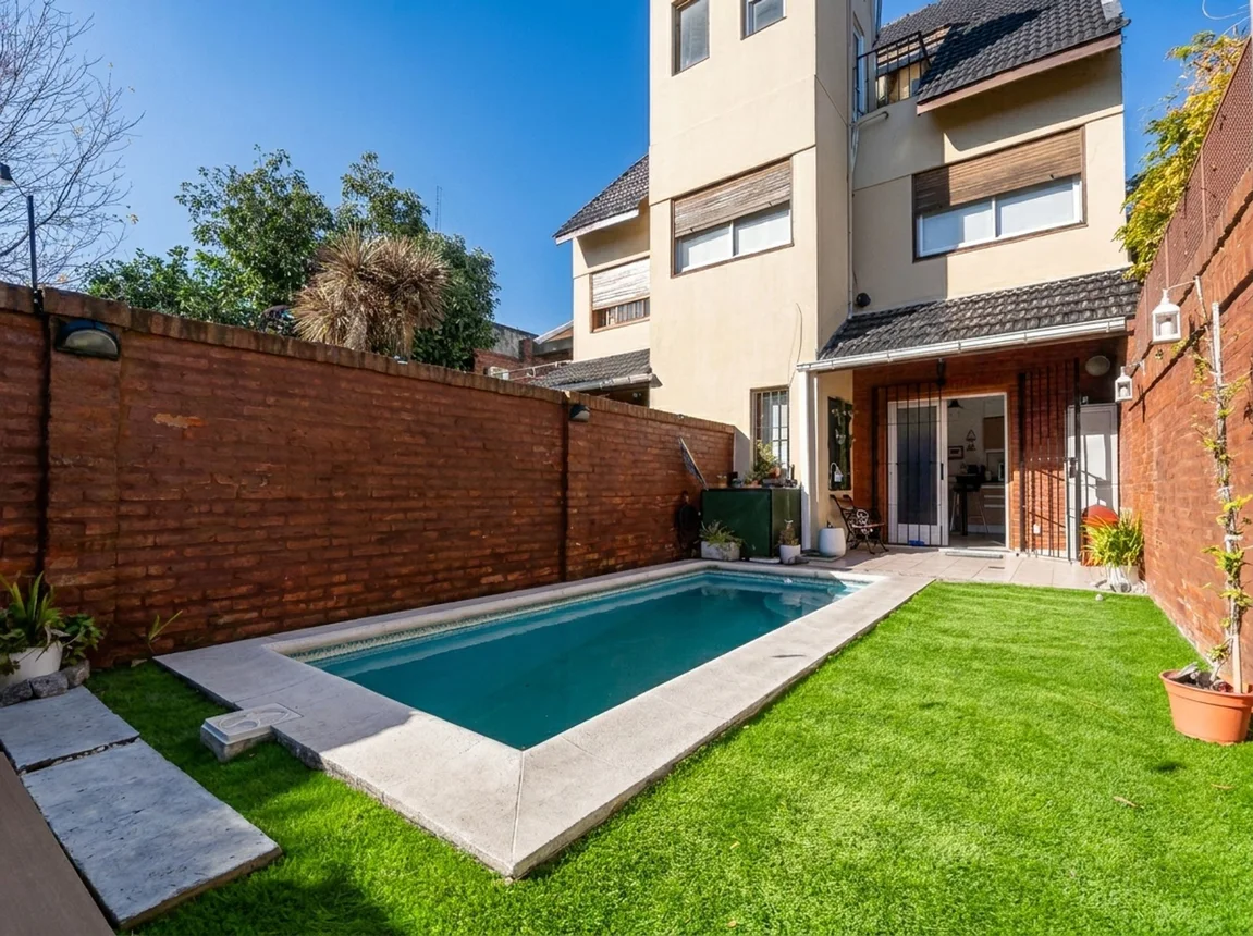 Casa tríplex en venta en Olivos