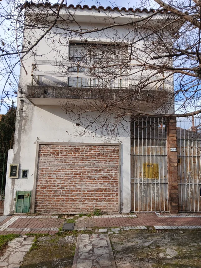 Casa en venta en Quilmes, foto 2