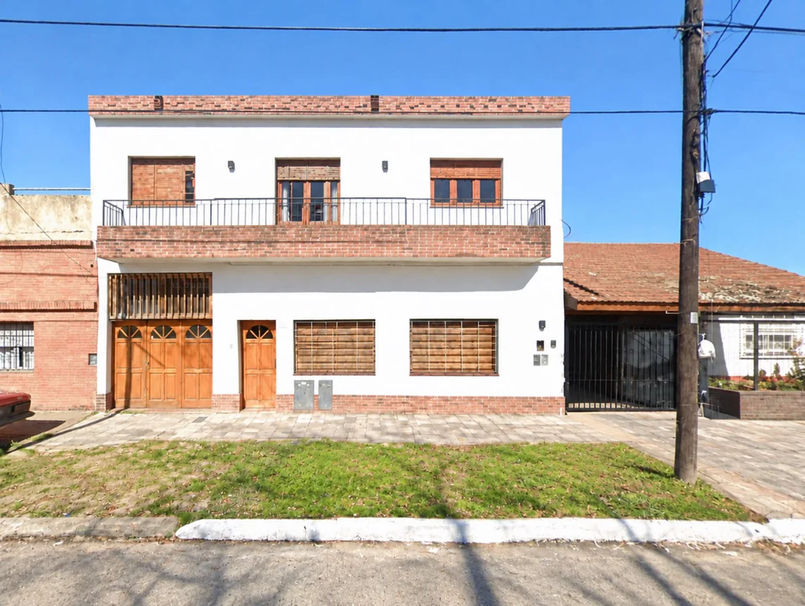 Casa dúplex de 8 ambientes en venta en Temperley, General José María Paz 1100