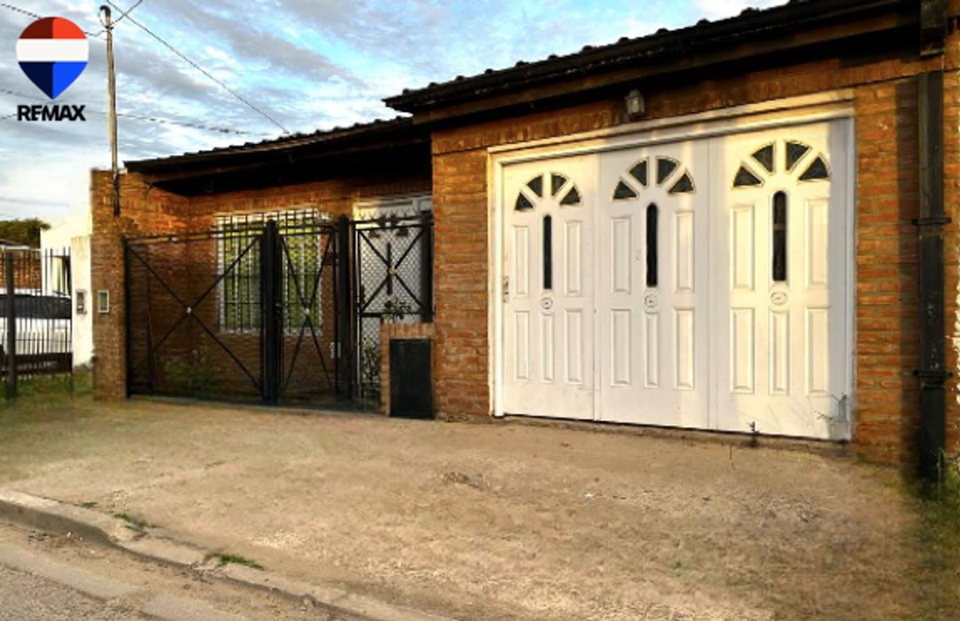 ALQUILER CASA 4 AMBIENTES, GARAGE GRAL RODRIGUEZ