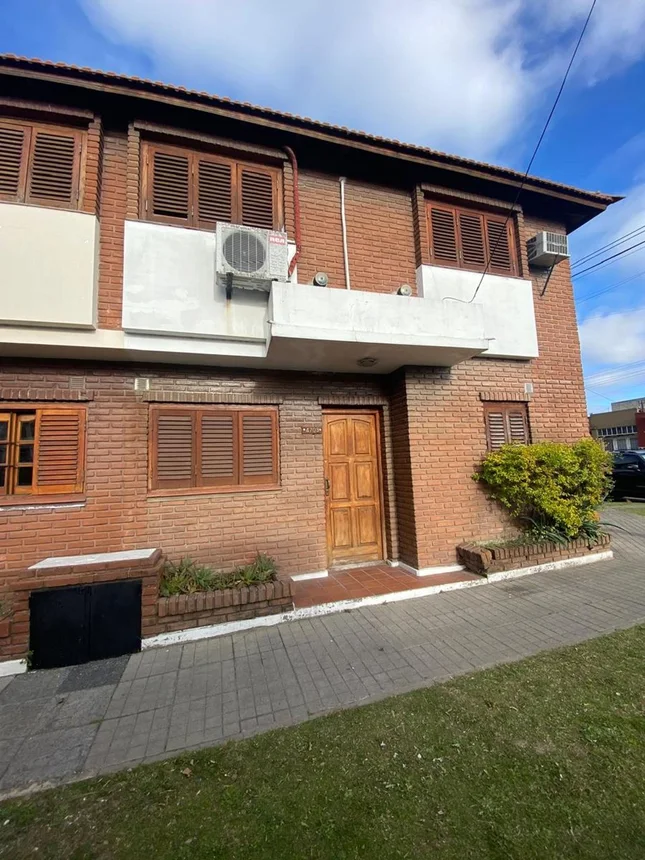 Casa dúplex de 3 ambientes en venta en Ezpeleta Este, Pringles 4700