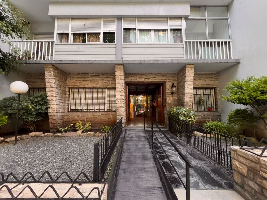 VENTA DEPARTAMENTO DOS AMBIENTES SOBRE AV. COLON
