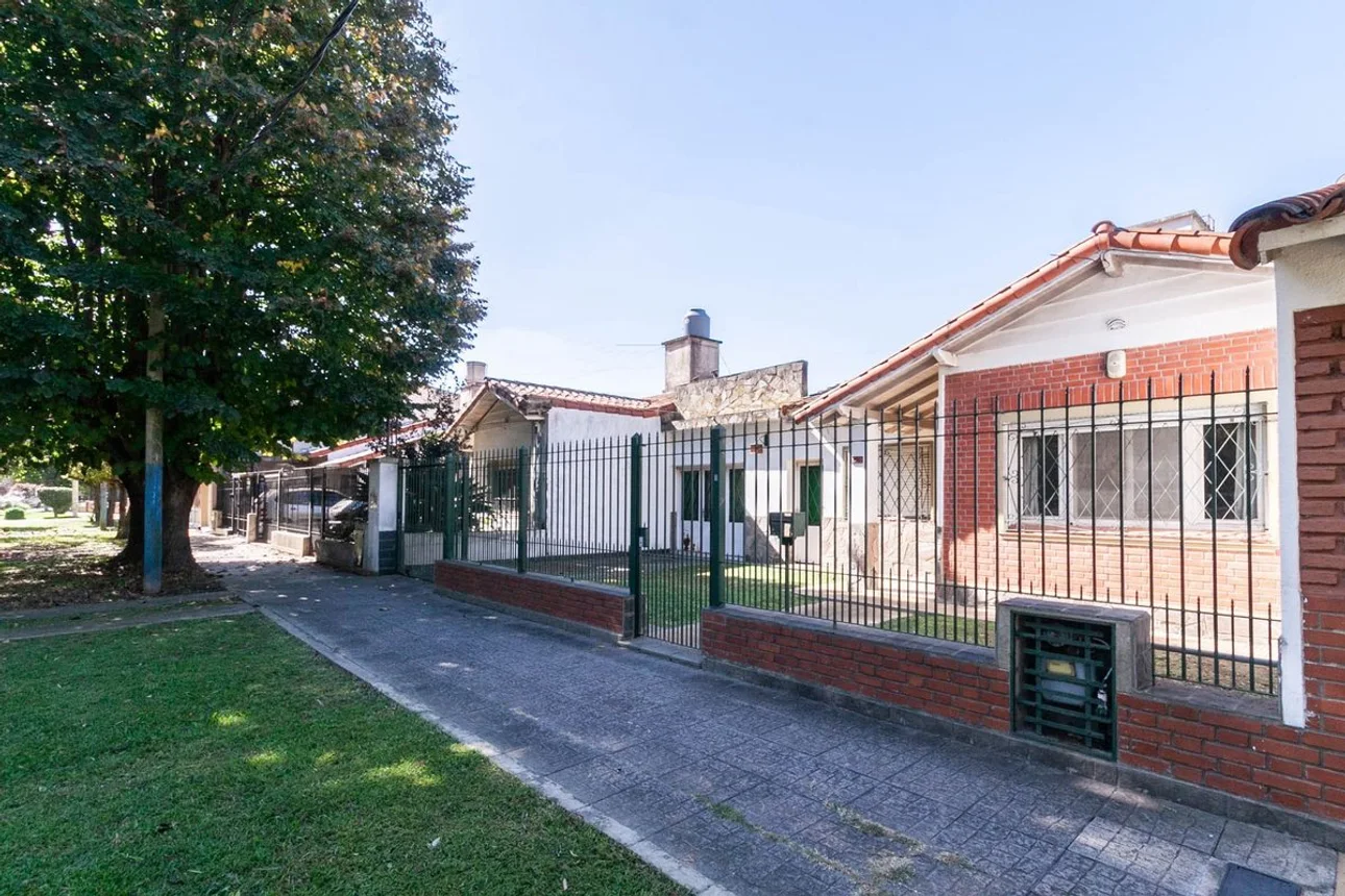 Casa en venta en Ezpeleta Este, Avenida Ribereña 5100