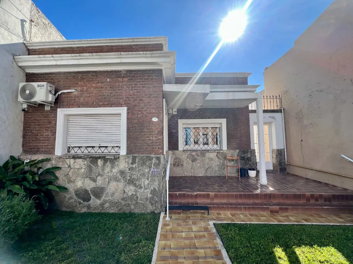 Casa 2 dorm reciclada con patio en zona parque, foto 1