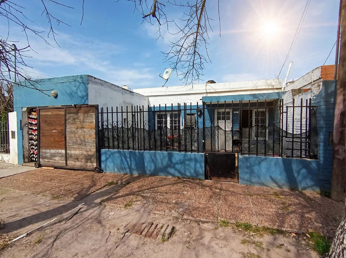 VENTA CASA 2 DORMITORORIOS GARAGE EN BARRIO JARDIN