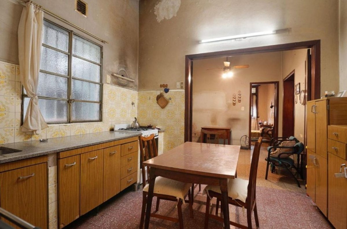 Venta casa 7 amb. a refaccionar  Parque Chacabuco