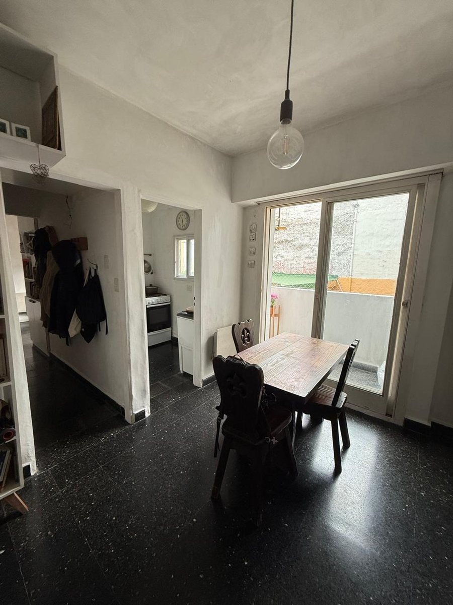 VENTA PH 2 AMBIENTES 1 PISO POR ESCALERA LUMINOSO