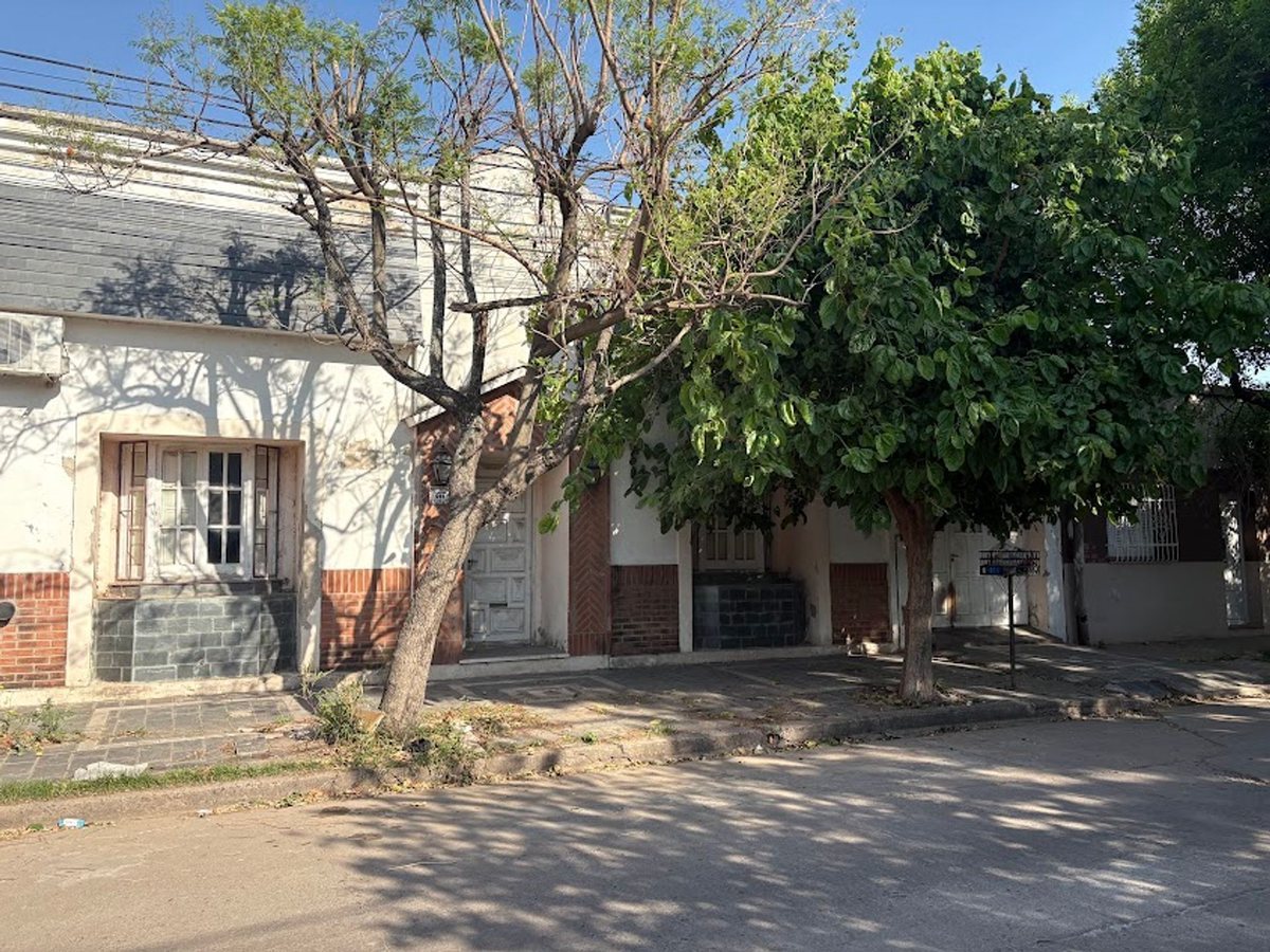 VENTA CASA 3 DORMITORIOS BARRIO SARMIENTO